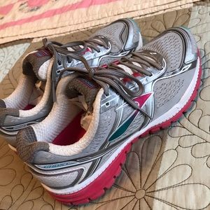 Brooks Running Ghost 8 women’s shoes size 9
